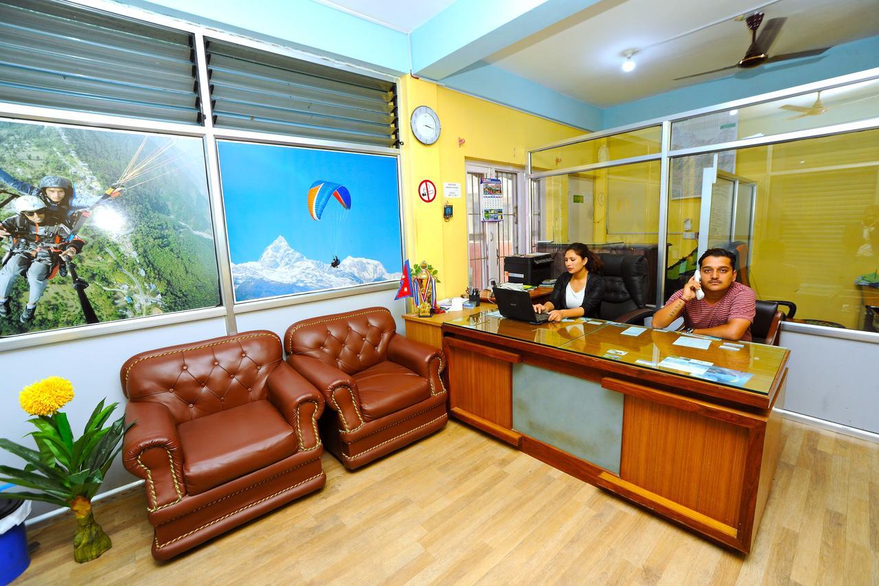 Hotel Queens Park Pokhara Zewnętrze zdjęcie