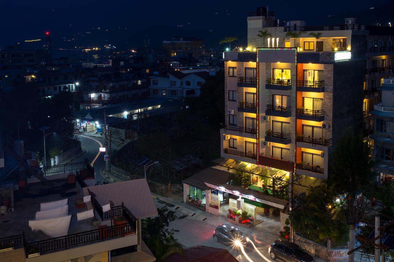 Hotel Queens Park Pokhara Zewnętrze zdjęcie