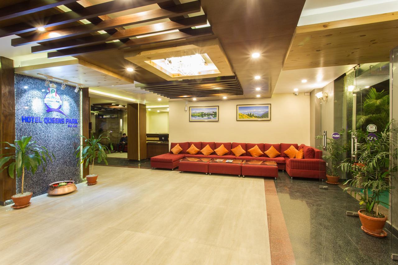 Hotel Queens Park Pokhara Zewnętrze zdjęcie