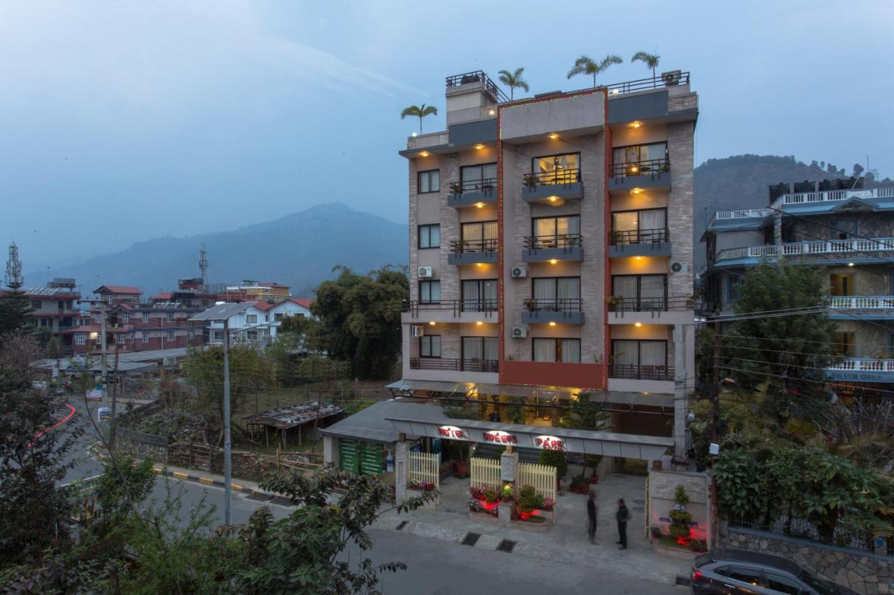 Hotel Queens Park Pokhara Zewnętrze zdjęcie