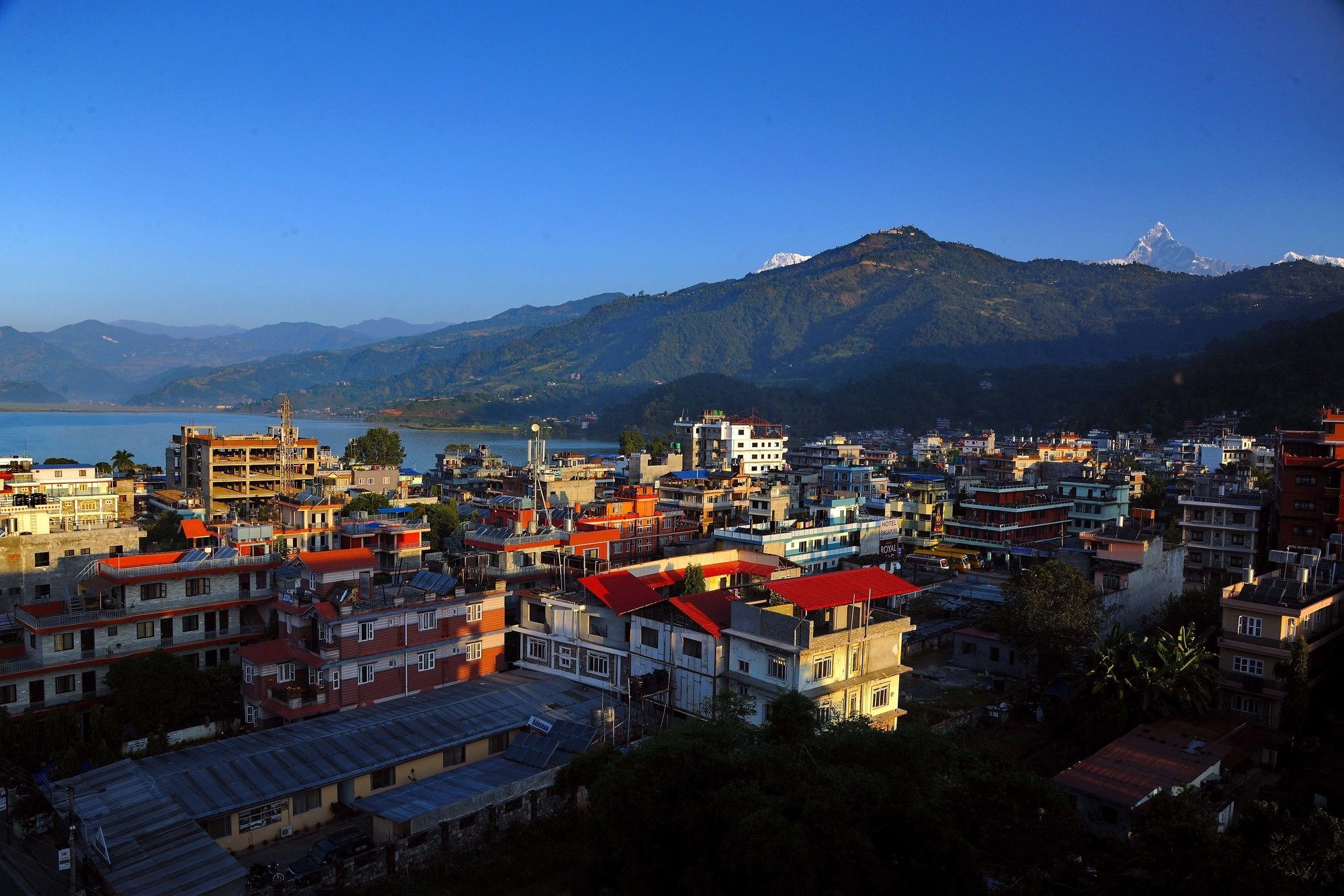 Hotel Queens Park Pokhara Zewnętrze zdjęcie