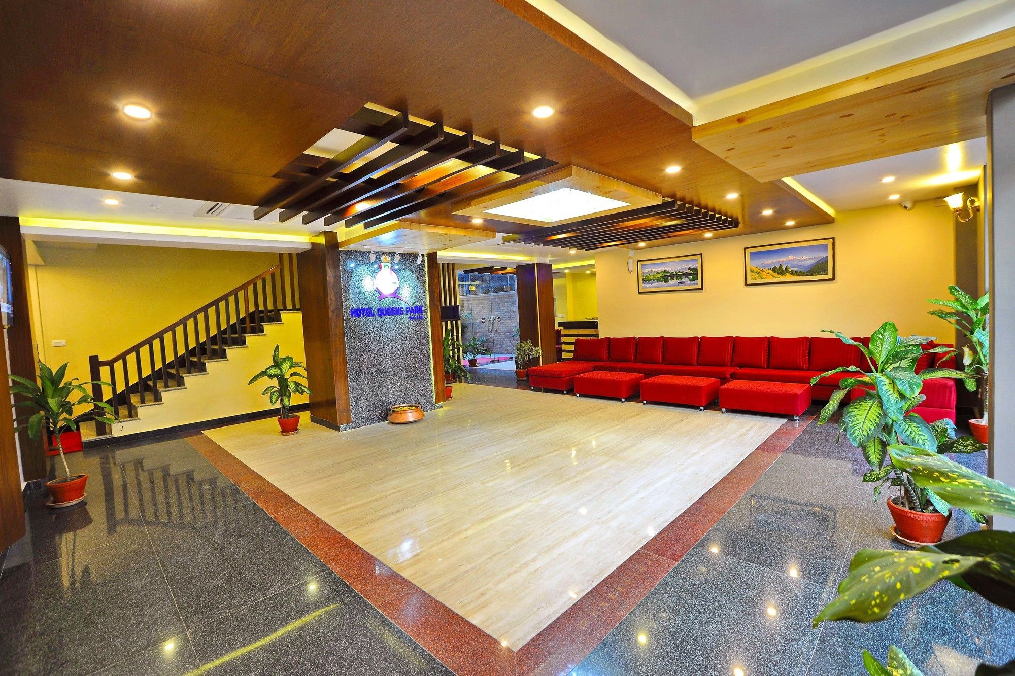 Hotel Queens Park Pokhara Zewnętrze zdjęcie