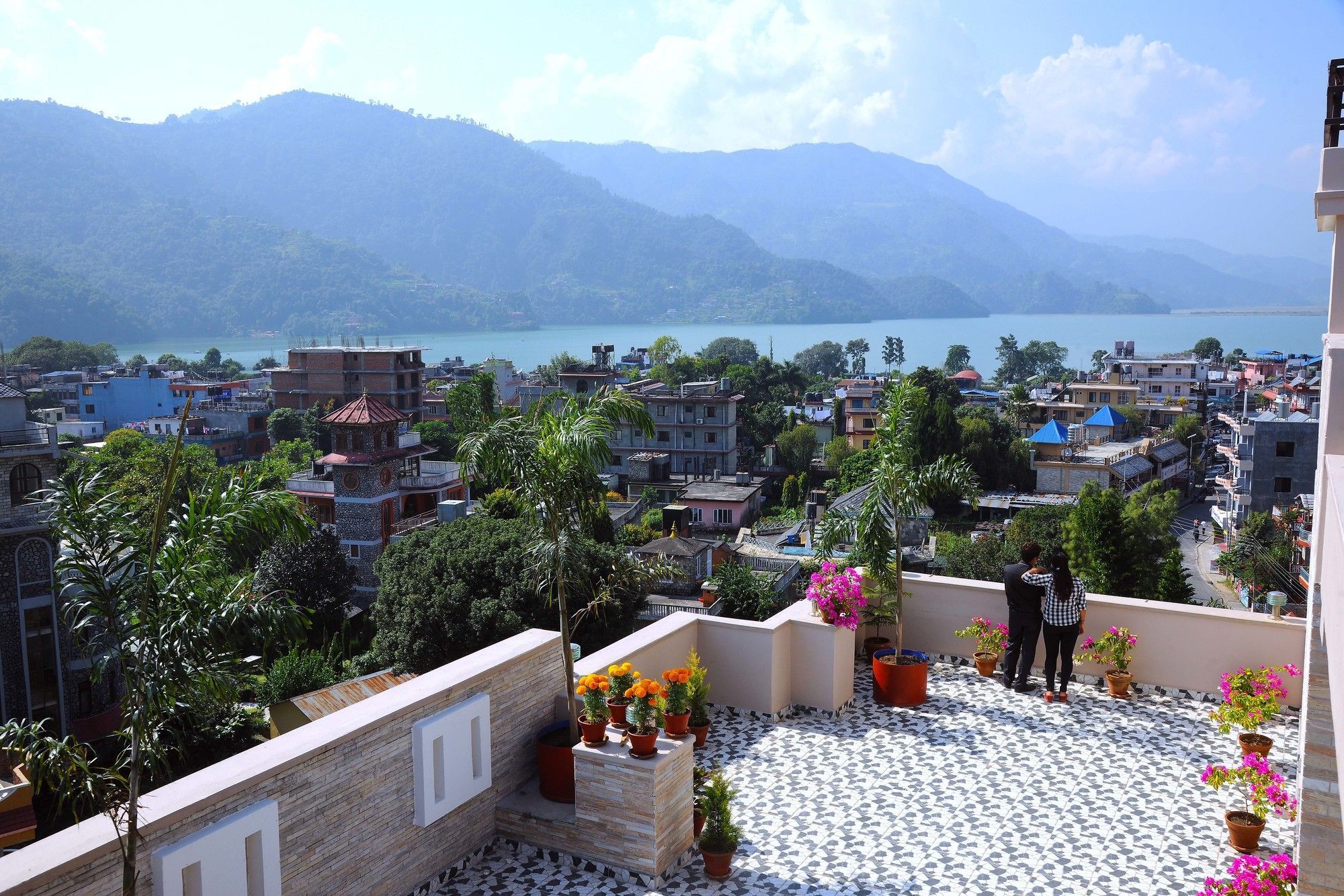 Hotel Queens Park Pokhara Zewnętrze zdjęcie