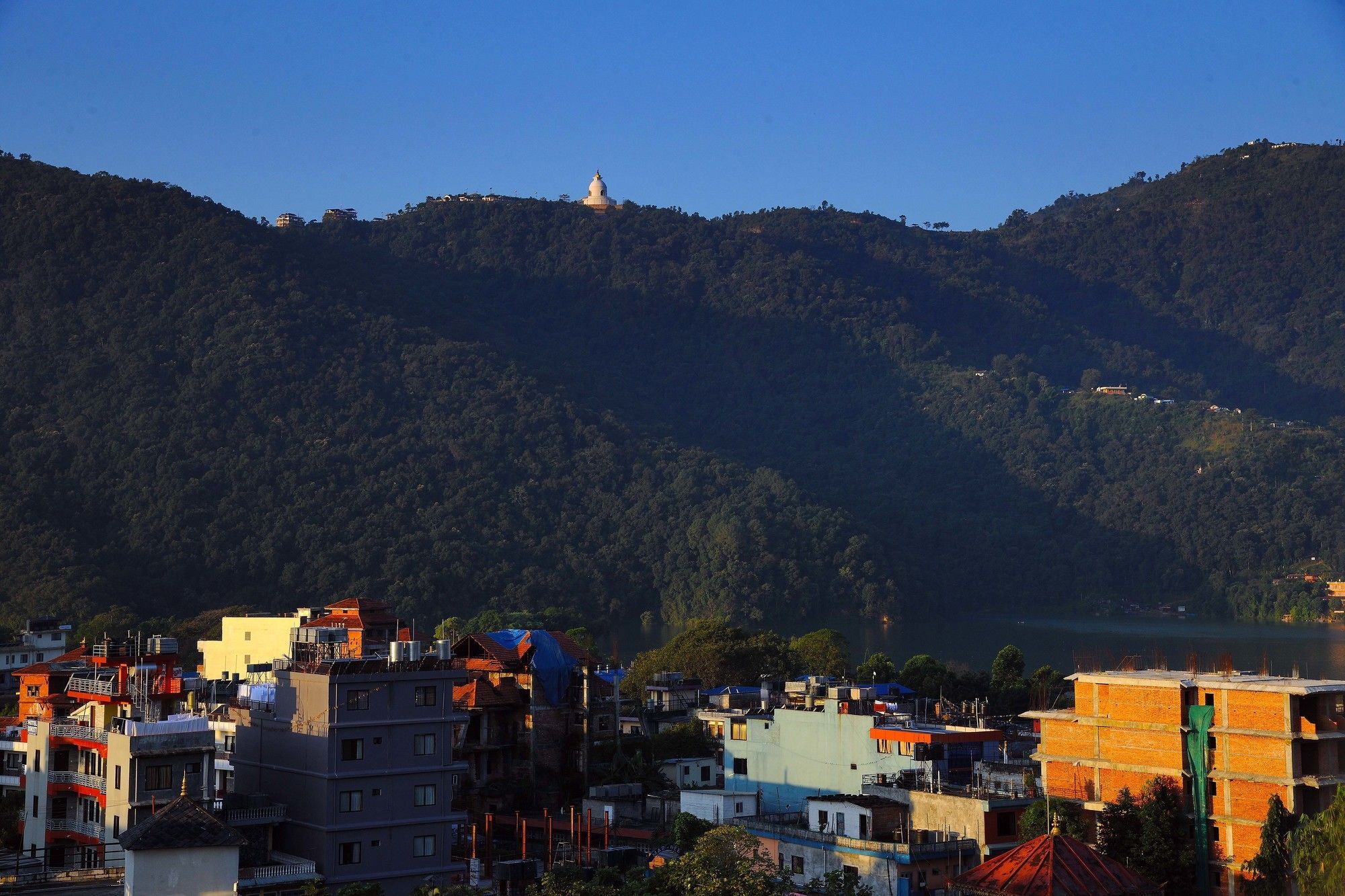 Hotel Queens Park Pokhara Zewnętrze zdjęcie