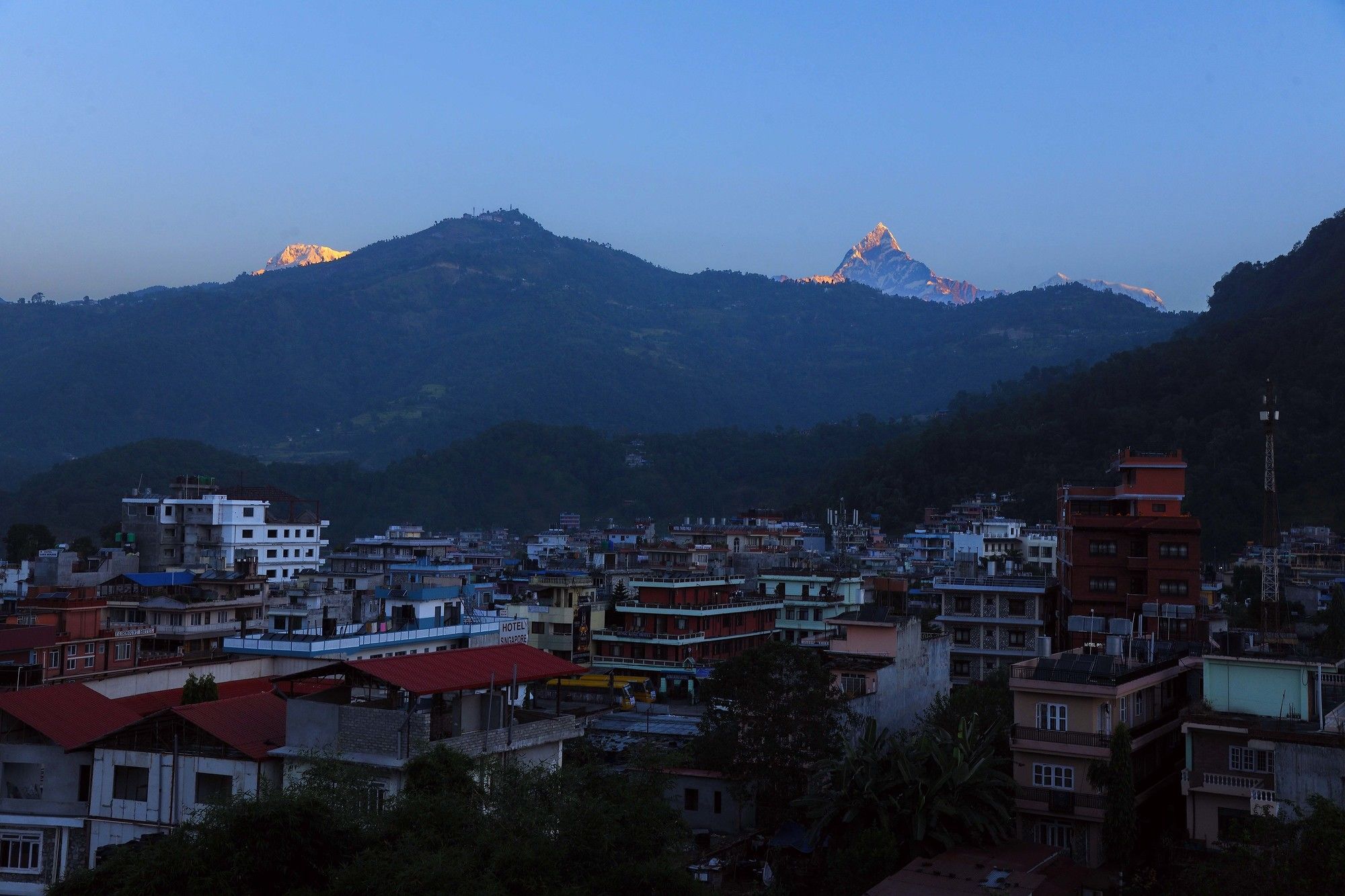 Hotel Queens Park Pokhara Zewnętrze zdjęcie