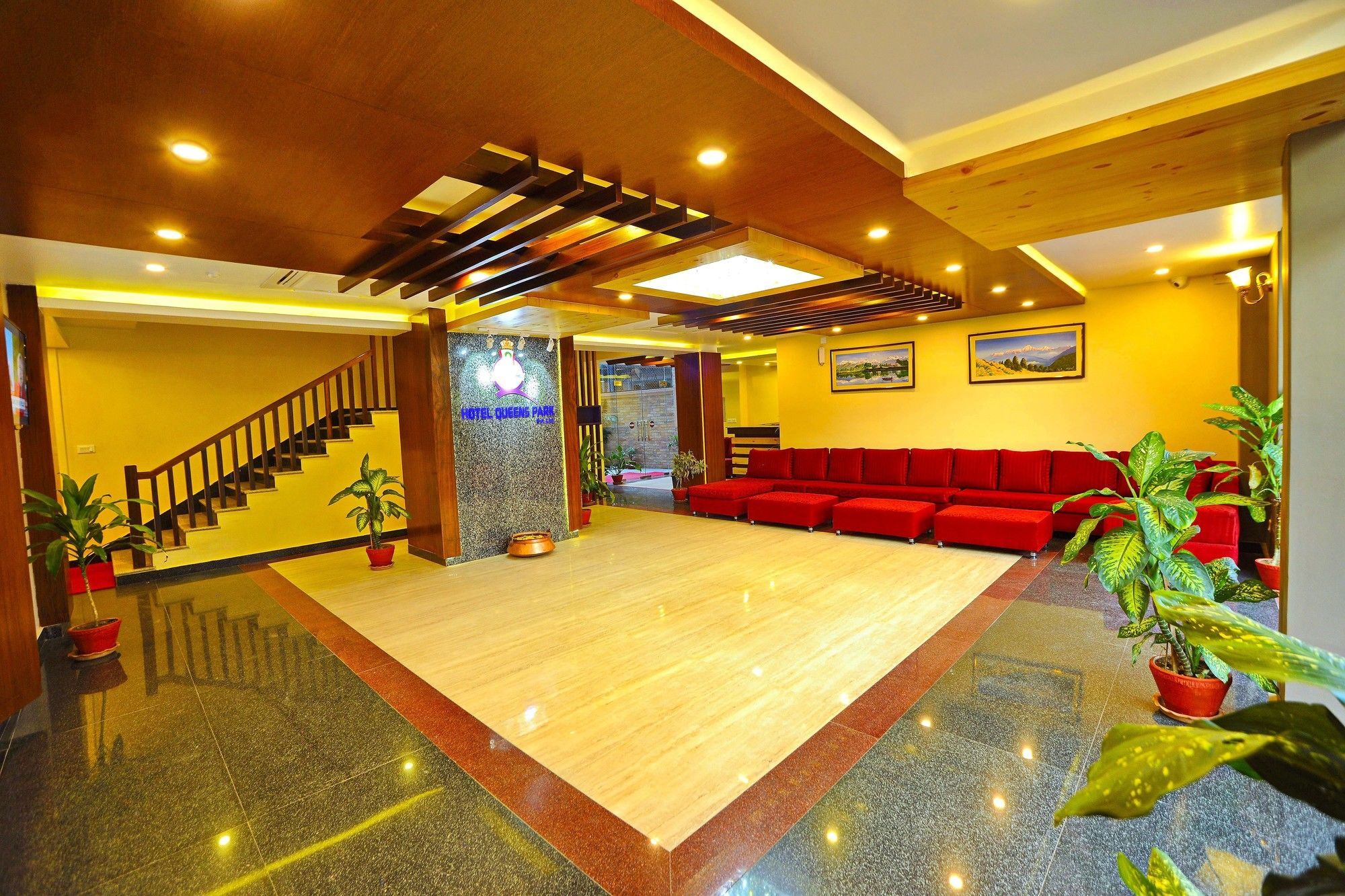 Hotel Queens Park Pokhara Zewnętrze zdjęcie