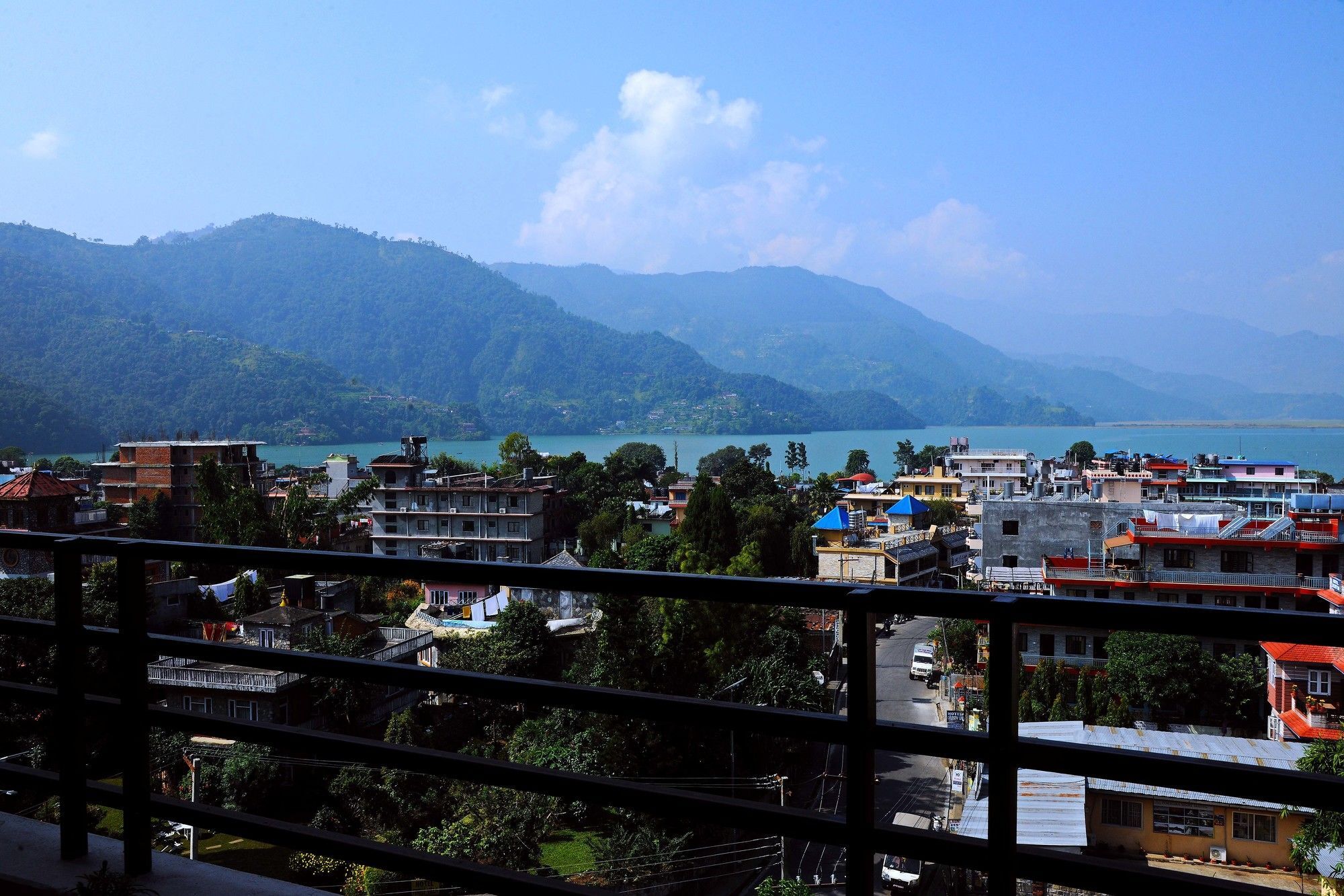 Hotel Queens Park Pokhara Zewnętrze zdjęcie
