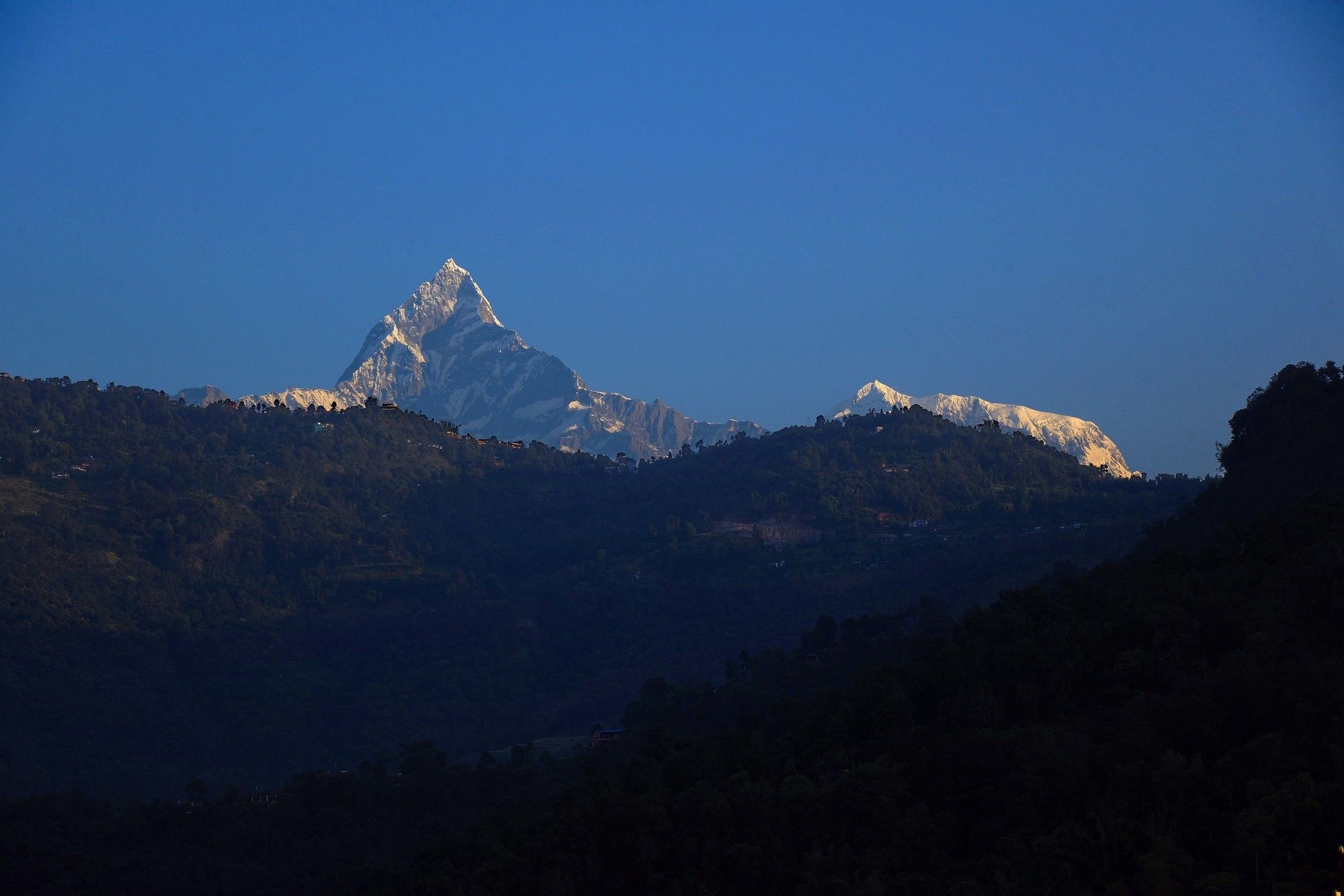 Hotel Queens Park Pokhara Zewnętrze zdjęcie